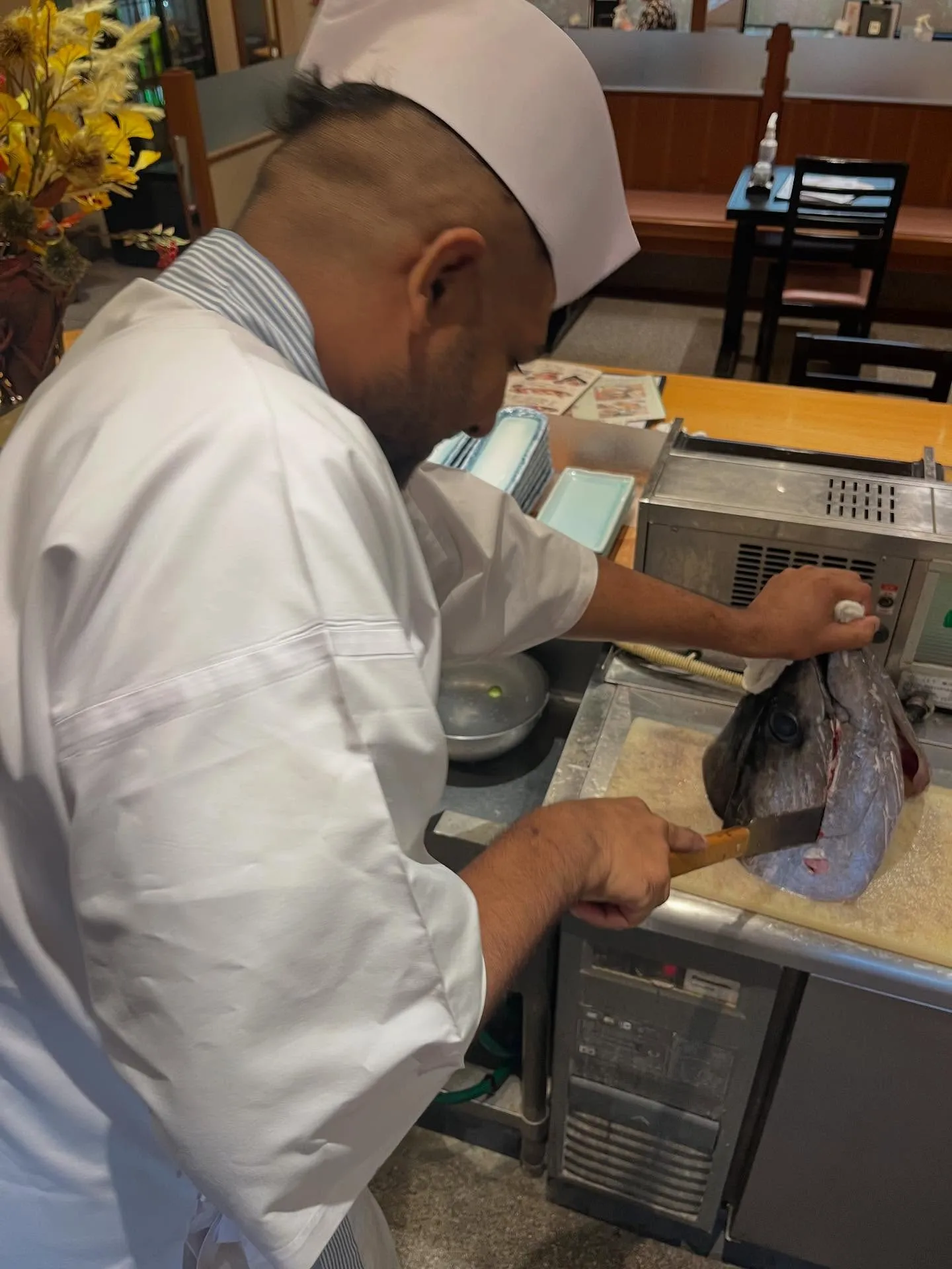 本日11月2日、昼・夜　大変混み合っております💦